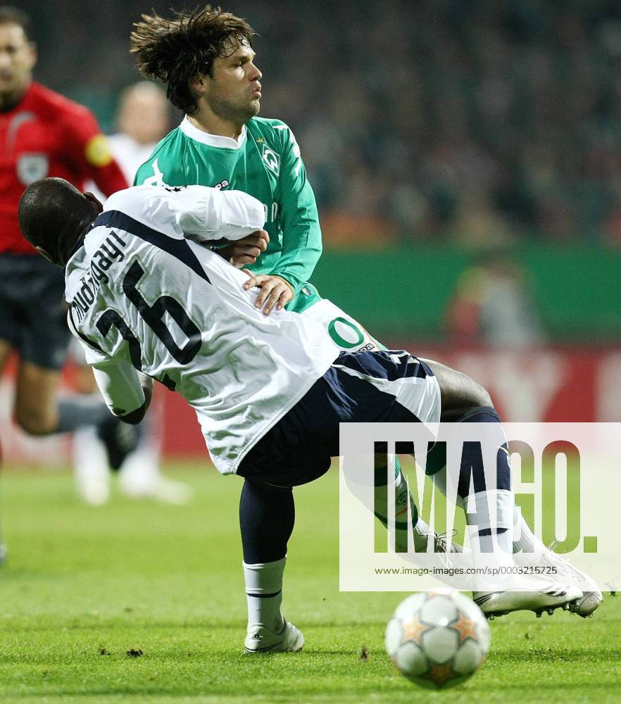 Diego (Bremen, hi.) gegen Gaby Mudingayi (Lazio Rom) Fußball EC 1 Herren Champions League 2007 2008, SV Werder Bremen - Lazio Rom 2:1 Gruppe Bremen Dynamik, Fußball EC 1 Herren Champions League 2007 2008, SV Werder Bremen - Lazio Rom 2:1 Gruppe Bremen Dynamik,