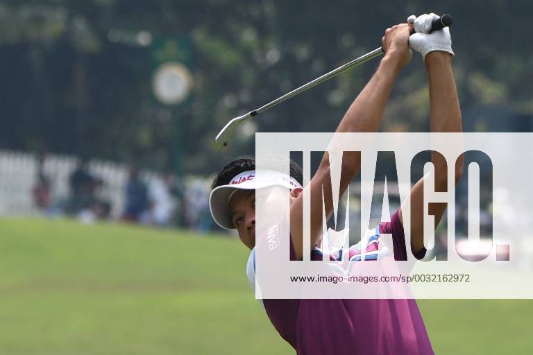 (180120) -- SINGAPORE, Jan. 20, 2018 -- Thailand s player Danthai Boonma competes in the SMBC Singapore Open held in Singapore s Sentosa Golf Club on Jan 20, 2018. ) (SP)SINGAPORE-GOLF-SMBC SINGAPORE OPEN ThenxChihxWey