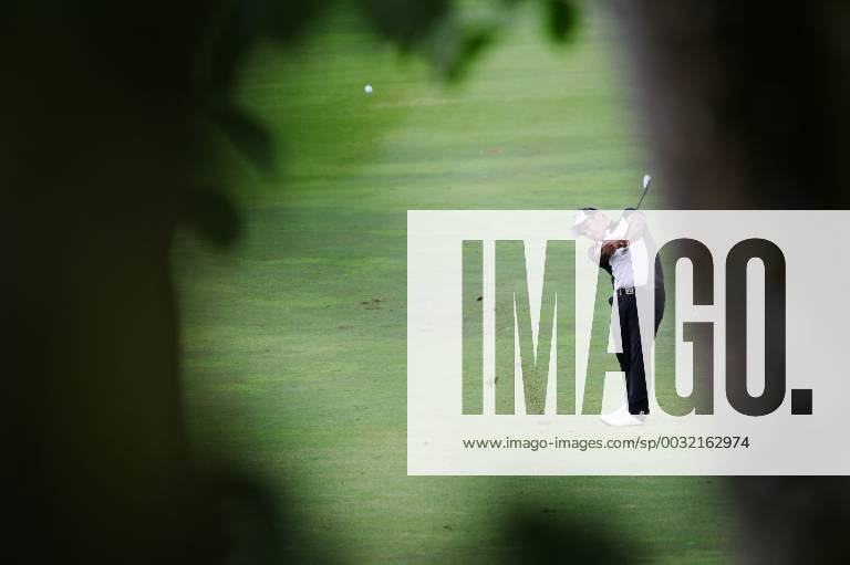 (180120) -- SINGAPORE, Jan. 20, 2018 -- Thailand s player Chapchai Nirat competes during the 3rd round of the SMBC Singapore Open held in Singapore s Sentosa Golf Club on Jan 20, 2018. ) (SP)SINGAPORE-GOLF-SMBC SINGAPORE OPEN ThenxChihxWey
