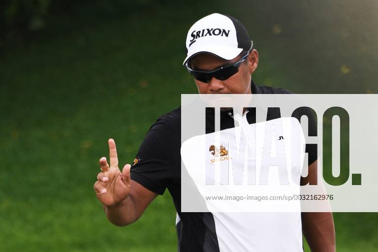(180120) -- SINGAPORE, Jan. 20, 2018 -- Thailand s player Chapchai Nirat acknowledges the crowd during the 3rd round of the SMBC Singapore Open held in Singapore s Sentosa Golf Club on Jan 20, 2018. ) (SP)SINGAPORE-GOLF-SMBC SINGAPORE OPEN ThenxChihxWey