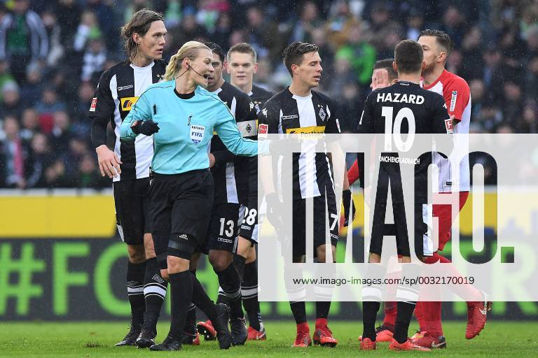 Football 1 19 Bundesliga Matchday Borussia Mönchengladbach FC Augsburg on May 20 01 2018 in the Borussia Park in Mönchengladbach FIFA referee Bibiana Steinhaus front xRx