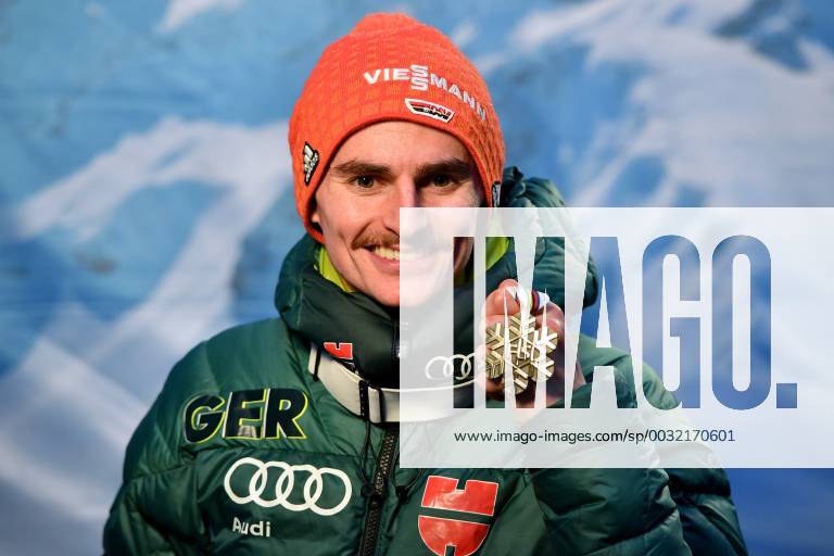 Themen der Woche - SPORT SKI FLYING - FIS Ski Flying World Championship WM Weltmeisterschaft Oberstdorf OBERSTDORF,GERMANY,20.JAN.18 - NORDIC SKIING, Ski jumping Skispringen Ski nordisch SKI FLYING - FIS Ski Flying World Championship Oberstdorf. Image shows Richard Freitag (GER). Keywords: medal. GEPAxpictures xFlorianxErtl