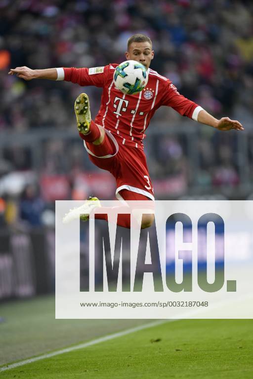 Joshua Kimmich FC Bayern München on the ball acrobatic FC Bayern München FCB vs SV Werder Bremen 21 01 2018 FC Bayern München FCB vs SV Werder Bremen