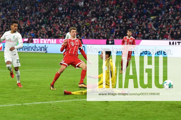 Thomas Madden Madden Bayern Munich shoots his 100 goal in the 4 2 against Raphael WOLF goalkeeper Werder Bremen action scoring football 1 Bundesliga 19 game day Spieltag19 FC Bayern München M SV Werder Bremen HB on 21 01 2018 in Munich Germany A L L I A N Z A R E N A