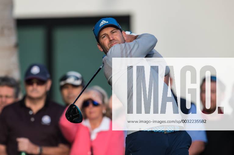 Sergio Garcia of Spain tees off to defend his title during the Omega Dubai Desert Classic European Tour 2018 at the Emirates Golf Club, Dubai, UAE on 25 January 2018.