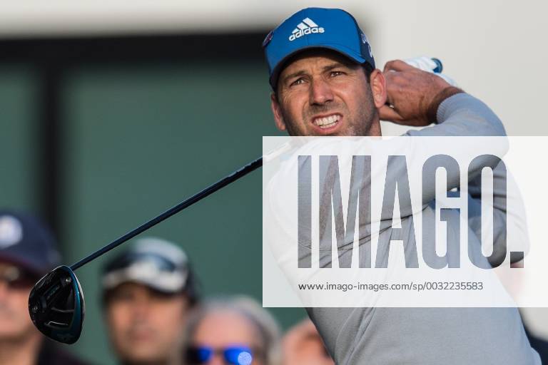 Sergio Garcia of Spain tees off to defend his title during the Omega Dubai Desert Classic European Tour 2018 at the Emirates Golf Club, Dubai, UAE on 25 January 2018.