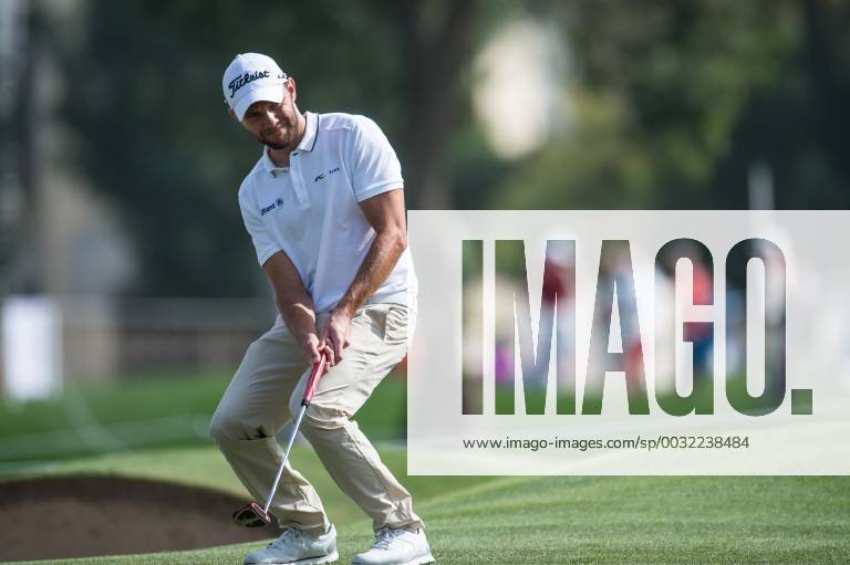 Maximilian Kieffer of Germany watches a putt slide by in the first round of the Omega Dubai Desert Classic European Tour 2018 at the Emirates Golf Club, Dubai, UAE on 25 January 2018.