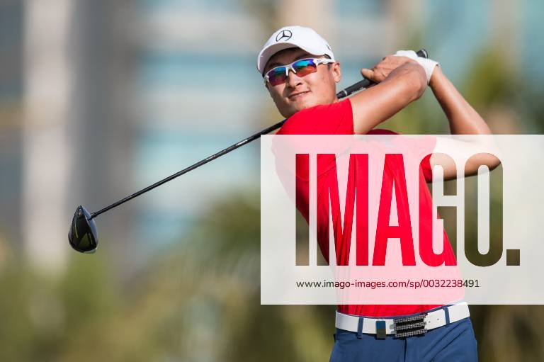 Haotong Li of China tees off during the first round of the Omega Dubai Desert Classic European Tour 2018 at the Emirates Golf Club, Dubai, UAE on 25 January 2018.