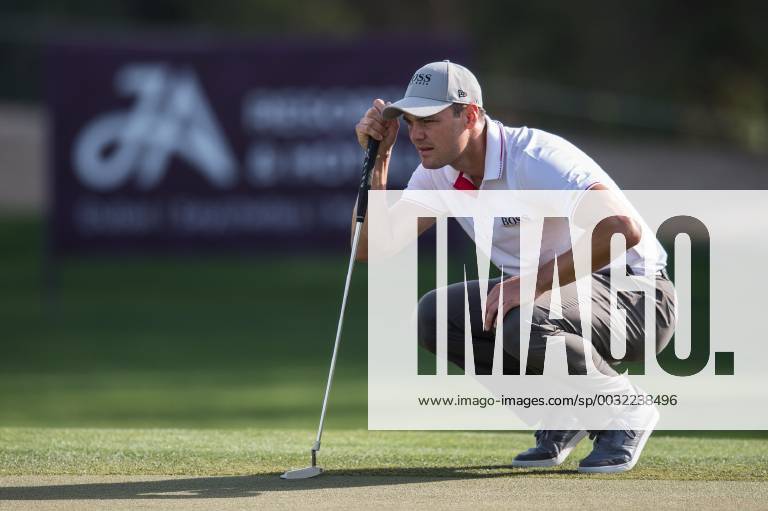 Martin Kaymer of Germany lines up a putt during the first round of the Omega Dubai Desert Classic European Tour 2018 at the Emirates Golf Club, Dubai, UAE on 25 January 2018.