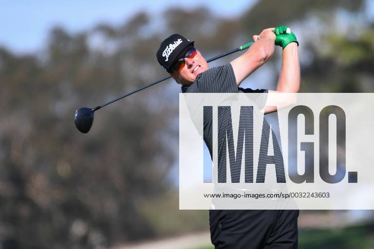 SAN DIEGO, CA - JANUARY 25: Charlie Hoffman hits from the 5th hole tee on the South Course during the first round of the Farmers Insurance Open golf tournament at Torrey Pines Municipal Golf Course on January 25, 2018. (Photo by Brian Rothmuller Icon Sportswire) GOLF: JAN 25 PGA Golf Herren - Farmers Insurance Open Icon180125041