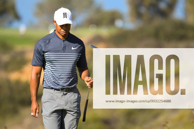 SAN DIEGO, CA - JANUARY 26: Tiger Woods looks down after missing a putt on the 12th hole on the North Course during the second round of the Farmers Insurance Open golf tournament at Torrey Pines Municipal Golf Course on January 26, 2018. (Photo by Brian Rothmuller Icon Sportswire) GOLF: JAN 26 PGA Golf Herren - Farmers Insurance Open Icon180126003