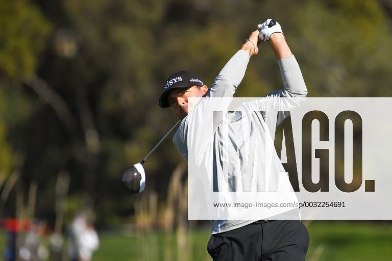 SAN DIEGO, CA - JANUARY 26: Ryan Palmer hits from the 14th hole tee on the North Course during the second round of the Farmers Insurance Open golf tournament at Torrey Pines Municipal Golf Course on January 26, 2018. (Photo by Brian Rothmuller Icon Sportswire) GOLF: JAN 26 PGA Golf Herren - Farmers Insurance Open Icon180126009