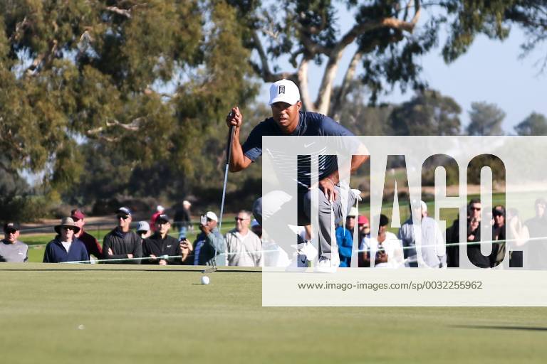 San Diego, California, United States - Tiger Woods lines up a putt on the 10th green during the second round of the 2018 Farmers Insurance Open at Torrey Pines GC. Golf 2018: Farmers Insurance Open - Round 2 - ZUMAw109 20180126_zap_w109_036