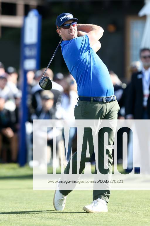 San Diego, California, United States - Hunter Mahan tees off the first hole during the third round of the 2018 Farmers Insurance Open at Torrey Pines GC. Golf 2018: Farmers Insurance Open - Round 3 - ZUMAw109 20180127_zap_w109_012
