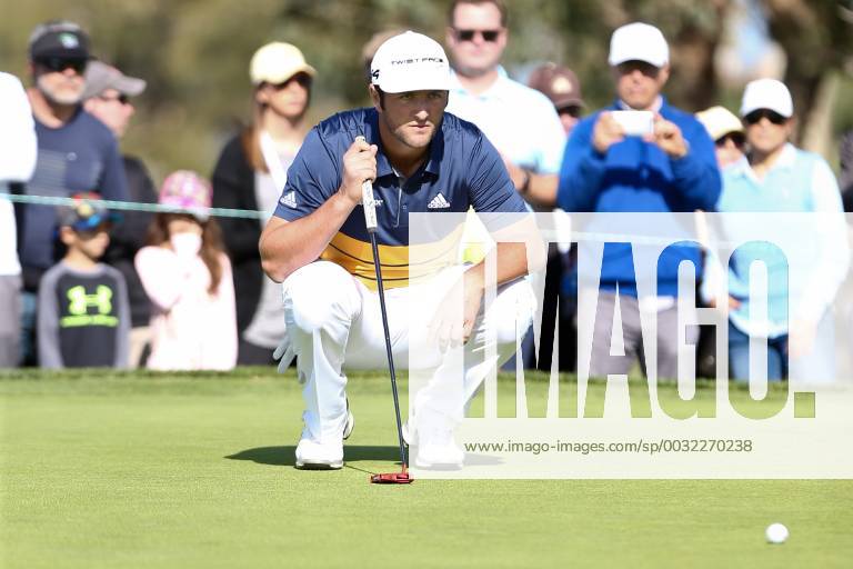 San Diego, California, United States - Jon Rahm lines up a putt on the first green during the third round of the 2018 Farmers Insurance Open at Torrey Pines GC. Golf 2018: Farmers Insurance Open - Round 3 - ZUMAw109 20180127_zap_w109_016