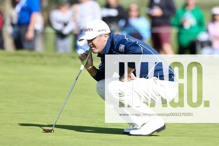San Diego, California, United States - Ryan Palmer lines up a putt on the first green during the third round of the 2018 Farmers Insurance Open at Torrey Pines GC. Golf 2018: Farmers Insurance Open - Round 3 - ZUMAw109 20180127_zap_w109_021