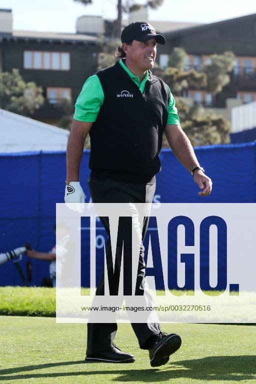 San Diego, California, United States - Phil Mickelson walks off the first tee during the third round of the 2018 Farmers Insurance Open at Torrey Pines GC. Golf 2018: Farmers Insurance Open - Round 3 - ZUMAw109 20180127_zap_w109_035