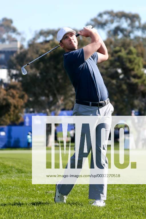 San Diego, California, United States - Luke List hits out of the rough on the first hole during the third round of the 2018 Farmers Insurance Open at Torrey Pines GC. Golf 2018: Farmers Insurance Open - Round 3 - ZUMAw109 20180127_zap_w109_037