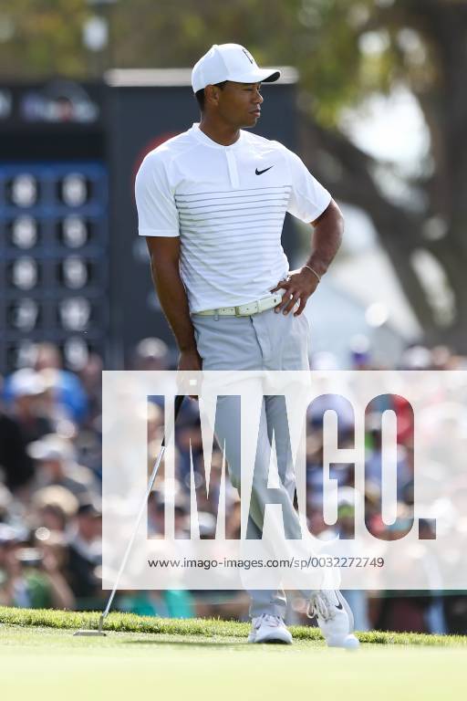 San Diego, California, United States - Tiger Woods waits on the 17th green during the third round of the 2018 Farmers Insurance Open at Torrey Pines GC. Golf 2018: Farmers Insurance Open - Round 3 - ZUMAw109 20180127_zap_w109_038