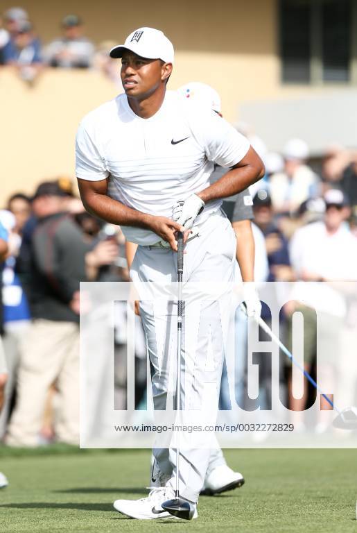 San Diego, California, United States - Tiger Woods watches his tee shot off the first hole during the third round of the 2018 Farmers Insurance Open at Torrey Pines GC. Golf 2018: Farmers Insurance Open - Round 3 - ZUMAw109 20180127_zap_w109_059