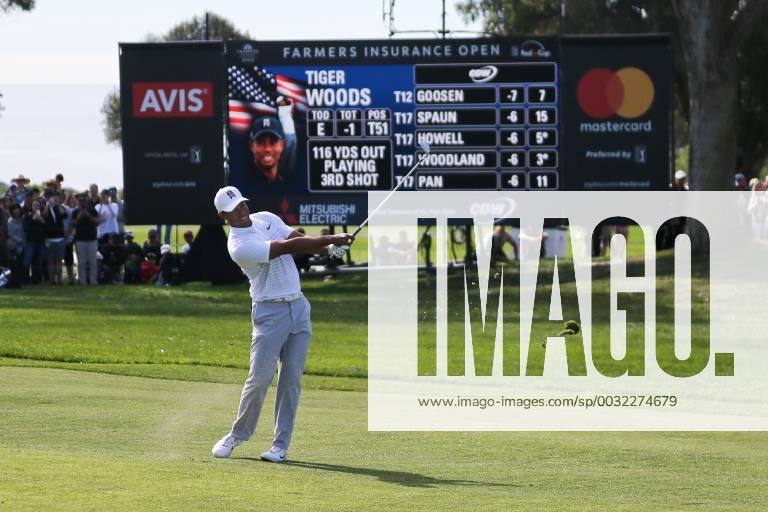 San Diego, California, United States - Tiger Woods hits a fairway shot during the third round of the 2018 Farmers Insurance Open at Torrey Pines GC. Golf 2018: Farmers Insurance Open - Round 3 - ZUMAw109 20180127_zap_w109_063
