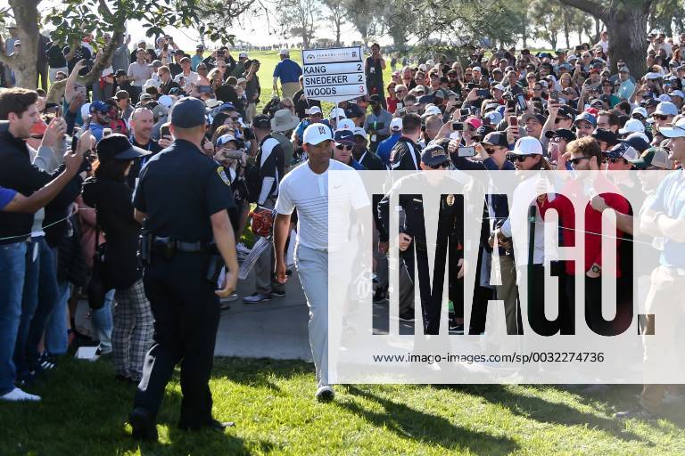 San Diego, California, United States - Tiger Woods approaches the tee box during the third round of the 2018 Farmers Insurance Open at Torrey Pines GC. Golf 2018: Farmers Insurance Open - Round 3 - ZUMAw109 20180127_zap_w109_065