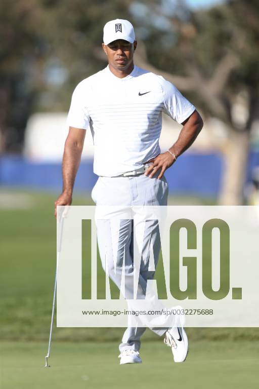 San Diego, California, United States - Tiger Woods waits on the 9th green during the third round of the 2018 Farmers Insurance Open at Torrey Pines GC. Golf 2018: Farmers Insurance Open - Round 3 - ZUMAw109 20180127_zap_w109_107