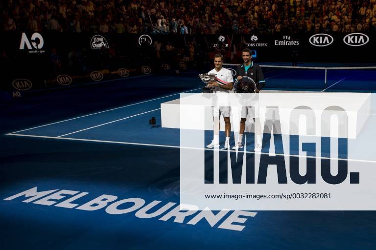 Themen der Woche - SPORT Australian Open, Finale, Sieger Roger Federer MELBOURNE, VIC - JANUARY 28: Roger Federer of Switzerland holds his trophy joined by Marin Cilic of Croatia after winning the Final in the 2018 Australian Open on January 28, 2018, at Melbourne Park Tennis Centre in Melbourne, Australia. (Photo by Jason Heidrich Icon Sportswire) TENNIS: JAN 28 Australian Open Icon18012814003