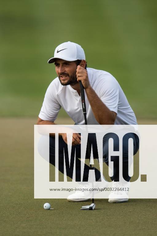 Alexander levy of France lines up a putt during the fourth round of the Omega Dubai Desert Classic European Tour 2018 at the Emirates Golf Club, Dubai, UAE on 28 January 2018.