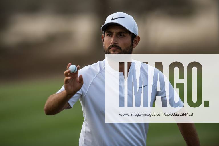Alexander levy of France acknowledges the crowd during the fourth round of the Omega Dubai Desert Classic European Tour 2018 at the Emirates Golf Club, Dubai, UAE on 28 January 2018.