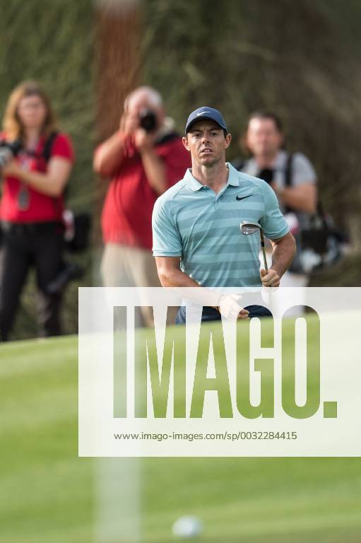 Rory Mcilroy of Northern Ireland watches his ball during the fourth round of the Omega Dubai Desert Classic European Tour 2018 at the Emirates Golf Club, Dubai, UAE on 28 January 2018.