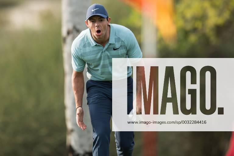 Rory Mcilroy of Northern Ireland watches in disbelief during the fourth round of the Omega Dubai Desert Classic European Tour 2018 at the Emirates Golf Club, Dubai, UAE on 28 January 2018.