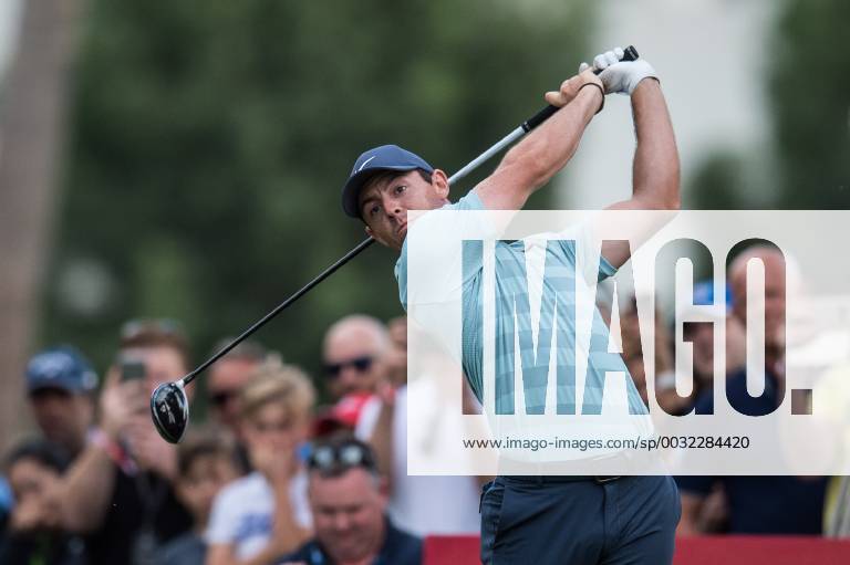 Rory Mcilroy of Northern Ireland plays his tee shot at the 18th during the fourth round of the Omega Dubai Desert Classic European Tour 2018 at the Emirates Golf Club, Dubai, UAE on 28 January 2018.