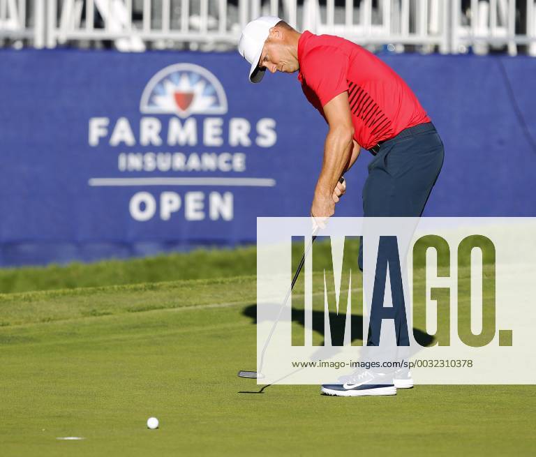 San Diego, CA, USA - Alex Noren misses a putt during the 6th playoff hole at the Farmers Insurance Open at the Torrey Pines Golf Course on January 29, 2018. Jason Day beat Noren in a playoff. Farmers Insurance Open Playoff - ZUMAs44_ 20180129_zaf_s44_001