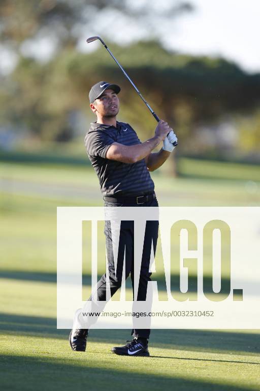 San Diego, CA, USA - Jason Day hits his third shot during the 6th playoff hole at the Farmers Insurance Open at the Torrey Pines Golf Course on January 29, 2018. Day beat Alex Noren in a playoff. Farmers Insurance Open Playoff - ZUMAs44_ 81732912st