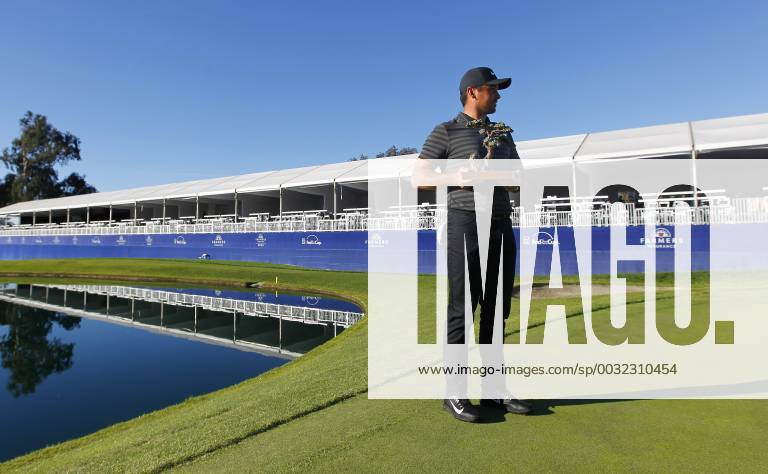 San Diego, CA, USA - Jason Day poses with the trophy after winning the Farmers Insurance Open at the Torrey Pines Golf Course on January 29, 2018. Day beat Alex Noren in a playoff. Farmers Insurance Open Playoff - ZUMAs44_ 81732914st