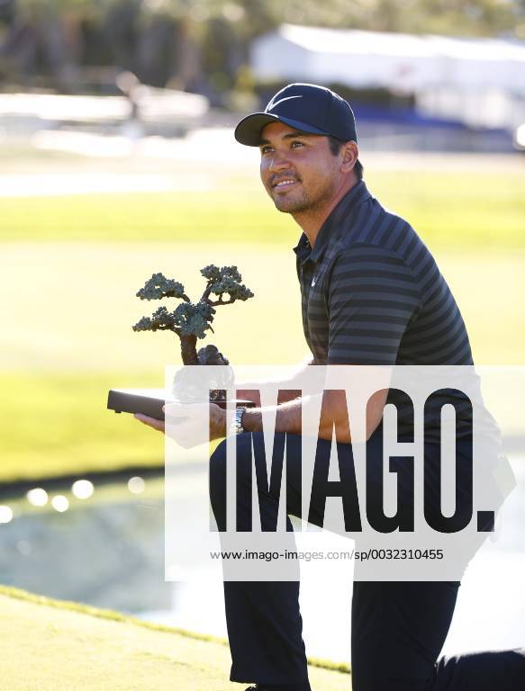San Diego, CA, USA - Jason Day poses with the trophy after winning the Farmers Insurance Open at the Torrey Pines Golf Course on January 29, 2018. Day beat Alex Noren in a playoff. Farmers Insurance Open Playoff - ZUMAs44_ 81732915st
