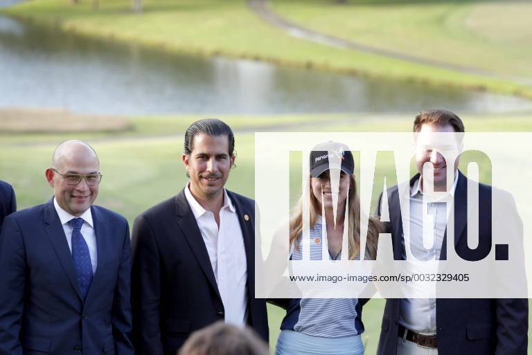 Panamanian Tourism Minister Gustavo Him (L), Panama Golf Club s Representative Carlos Sacre (2L), Spanish golfer Belen Mozo (2R) and USA s Proffessional Golf League representative Bo DeHuff (L) participate in the inauguration of the Panama Golf Championship at Panama City s Golf Club in Panama, 31 January 2018. Panama Championship !ACHTUNG: NUR REDAKTIONELLE NUTZUNG!