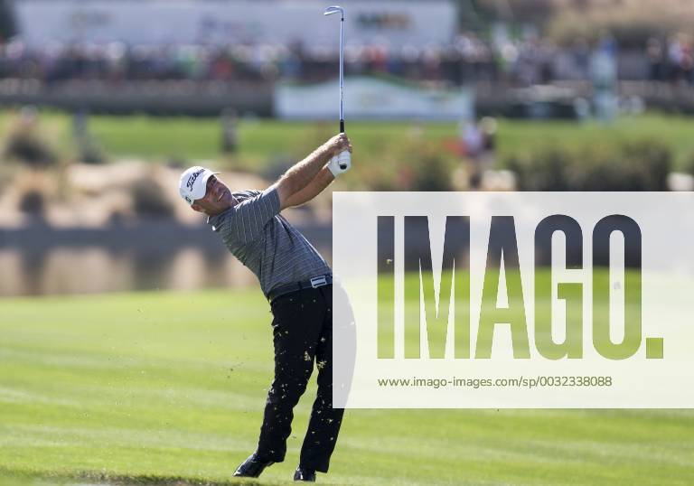 SCOTTSDALE, AZ - FEBRUARY 01: Ryan Armour this from the fairway during the Waste Management Phoenix Open on February 1, 2017 at TPC Scottsdale in Scottsdale, AZ(Photo by Adam Bow Icon Sportswire) GOLF: FEB 01 PGA Golf Herren - Waste Management Phoenix Open Icon1802010128