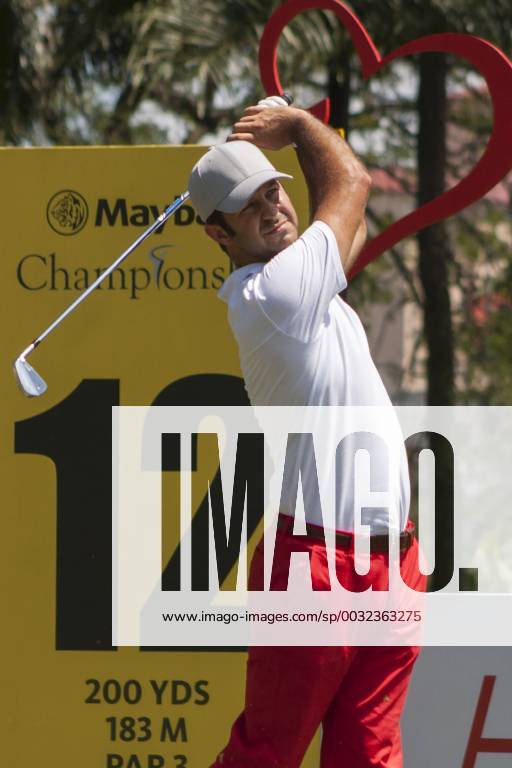 Shah Alam, Kuala Lumpur, Malaysia - Jorge Campillo is seen taking a shot from hole no 12 on day 3 at the Maybank Championship 2018...The Maybank Championship 2018 golf event is being hosted on 1st to 4th February at Saujana Golf & Country Club. Golf 2018: Maybank Championship: Day 3 - ZUMAs197 20180203_zaa_s197_023