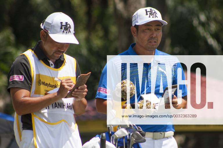 Shah Alam, Kuala Lumpur, Malaysia - Hideto Tanihara is seen with his caddie on day 3 at the Maybank Championship 2018...The Maybank Championship 2018 golf event is being hosted on 1st to 4th February at Saujana Golf & Country Club. Golf 2018: Maybank Championship: Day 3 - ZUMAs197 20180203_zaa_s197_024