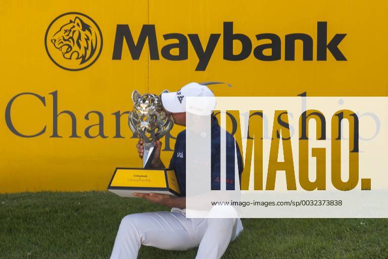 Shah Alam, Kuala Lumpur, Malaysia - Shubhankar Sharma pro golf player from India seen kissing his Maybank Championship trophy after he won by the score of 21 under 267 during day four...The Maybank Championship 2018 golf event is being hosted on 1st to 4th February 2018 at Saujana Golf & Country Club. Maybank prize ceremony - ZUMAs197 81793029st