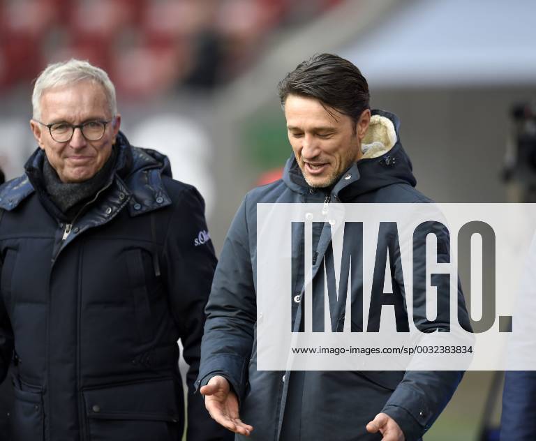 football 1 Liga 2017 2018 21 game day FC Augsburg Eintracht Frankfurt in the WWK arena Augsburg v li TV reporter Uli Köhler coach Niko Kovac Eintracht Frankfurt