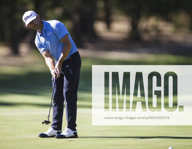 9th February 2018, Lake Karrinyup Country Club, Karrinyup, Australia; ISPS HANDA World Super 6 Perth golf, second round; Wade Ormsby (AUS SA) putts ActionPlus11983395