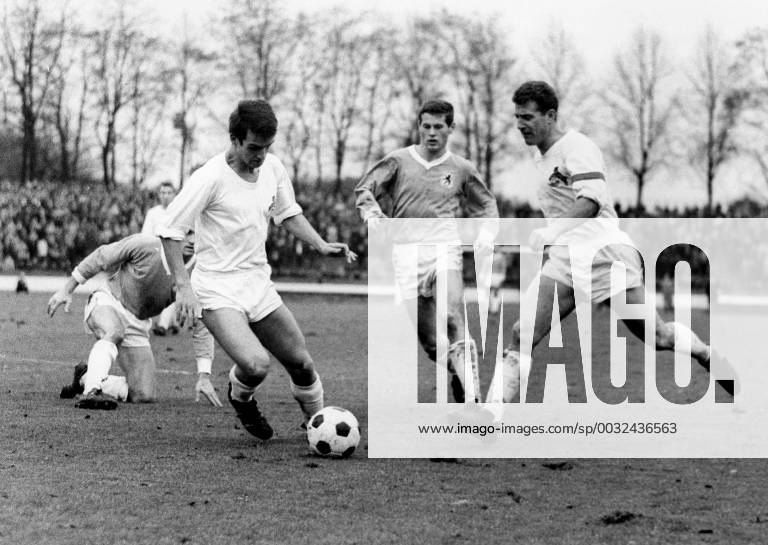 1 FC Cologne 1860 Munich 1 1 14 11 1964 Wolfgang Overath Cologne the ball Middle Hans Reich 1860 re Hans Schäfer Cologne HM