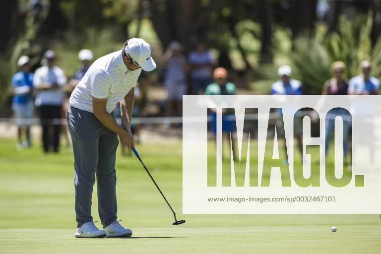 11th February 2018, Lake Karrinyup Country Club, Karrinyup, Australia; ISPS HANDA World Super 6 Perth golf, final round; Sam Horsfield (ENG) putts ActionPlus11984997