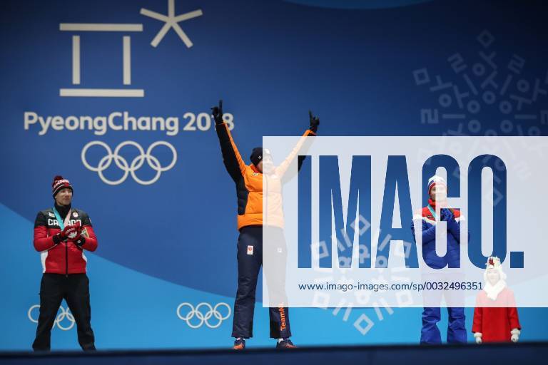 (180212) -- PYEONGCHANG, Feb. 12, 2018 -- Champion Sven Kramer (C) from the Netherlands, second-placed Ted-Jan Bloemen (L) from Canada and third-placed Sverre Lunde Pedersen from Norway (2nd R) react during medal ceremony for men s 5000m event of Speed skating Eisschnelllauf at 2018 PyeongChang Winter Olympic Games Olympische Spiele Olympia OS at the Medal Plaza in PyeongChang, South Korea, on Feb. 12, 2018. ) (SP)OLY-SOUTH KOREA-PYEONGCHANG-SPEED SKATING-MEN S 5000M-MEDAL CEREMONY WuxZhuang