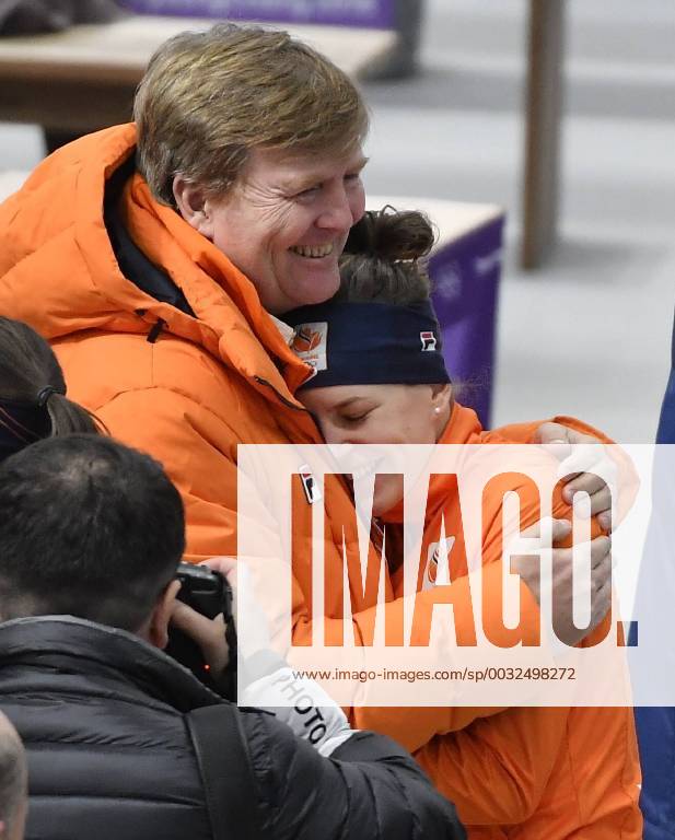 - SPORT 12-02-2018 SCHAATSEN: OLYMPISCHE SPELEN: Olympic Games Olympische Spiele Olympia OS PYEONGCHANG 2018 Koning Willem-Alexander, aanwezig bij de 1500 meter vrouwen drukt Ireen Wust (JustLease.nl) tegen zich aan Foto: Soenar Chamid Imagesx xSoenarxChamidxsportfotografiexIVx 10049355