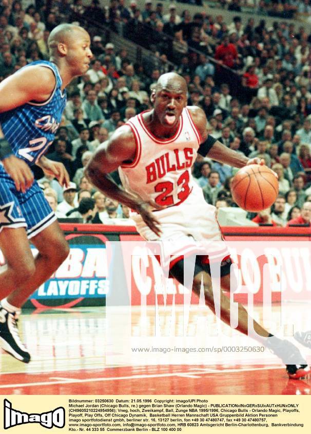 Michael Jordan (Chicago Bulls, re.) gegen Brian Shaw (Orlando Magic) - (CHI9605210224954956) Basketball Herren NBA 1995 1996, Chicago Bulls - Orlando Magic, Playoffs, Playoff, Play Offs, Off Gruppe Chicago Dynamik, Basketball Herren NBA 1995 1996, Chicago Bulls - Orlando Magic, Playoffs, Playoff, Play Offs, Off Gruppe Chicago Dynamik,