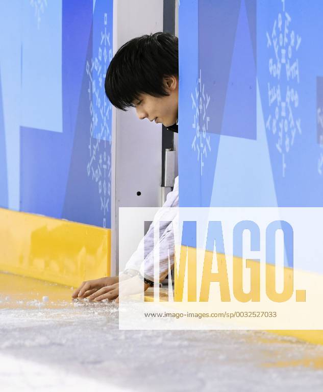 - SPORT Pyeongchang Olympics Yuzuru Hanyu of Japan touches the rink after practice in Gangneung, South Korea, on Feb. 14, 2018, ahead of the men s single Figure skating Eiskunstlauf event Feb. 16-17 at the Pyeongchang Winter Olympics.